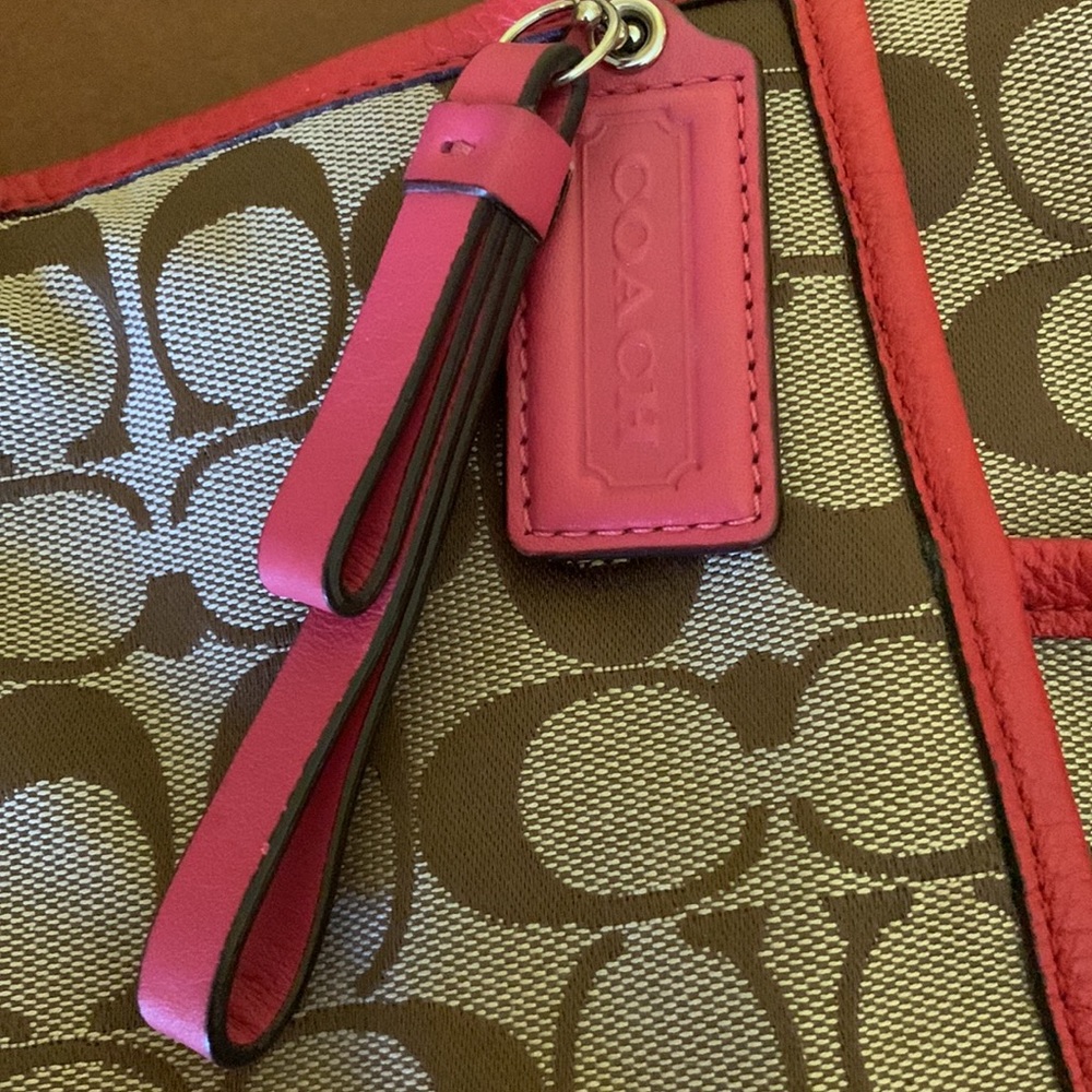 Women’s Coach Handbag - Picture 4 of 10